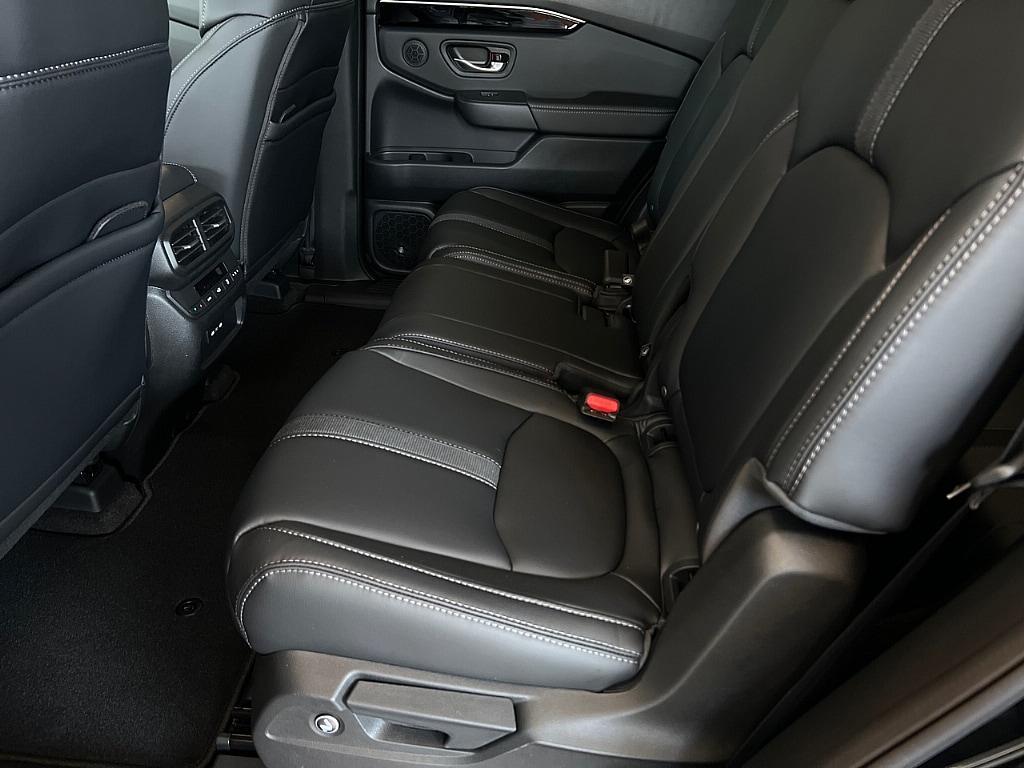 new 2025 Honda Pilot car, priced at $49,445