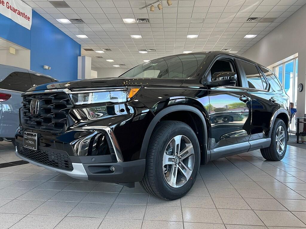 new 2025 Honda Pilot car, priced at $49,445