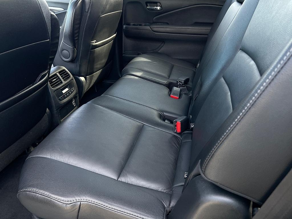 used 2021 Honda Pilot car, priced at $33,387