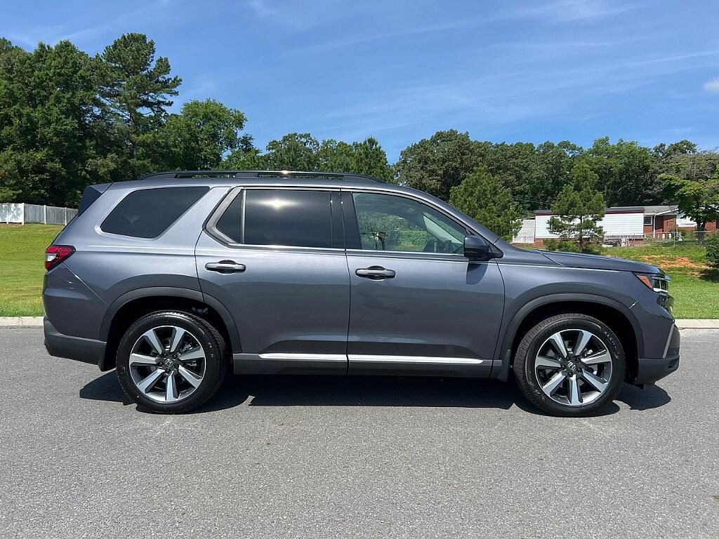 new 2025 Honda Pilot car, priced at $59,025