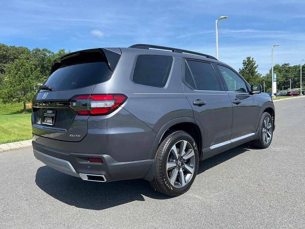 new 2025 Honda Pilot car, priced at $59,025