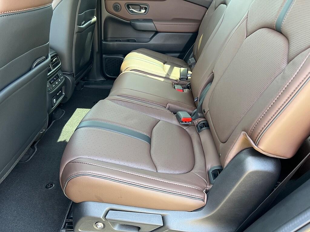 new 2025 Honda Pilot car, priced at $59,025