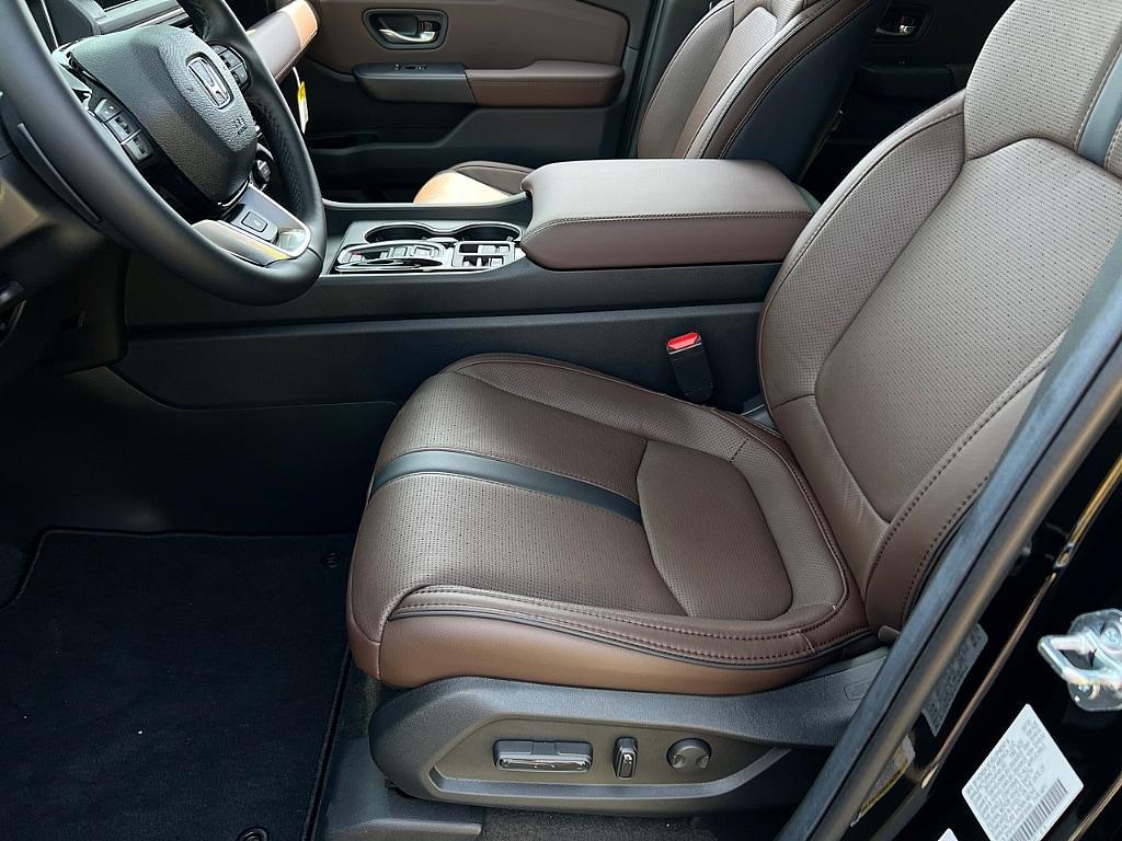 new 2025 Honda Pilot car, priced at $59,025