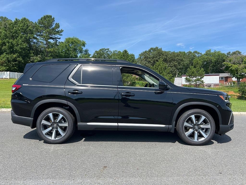 new 2025 Honda Pilot car, priced at $59,025