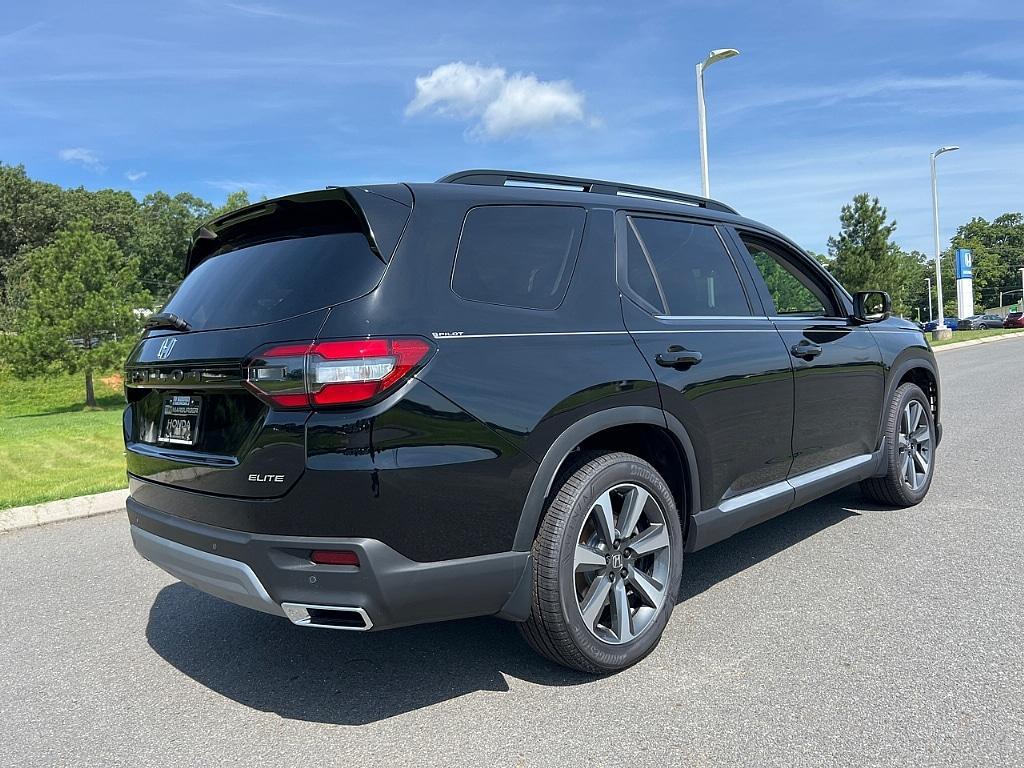 new 2025 Honda Pilot car, priced at $59,025