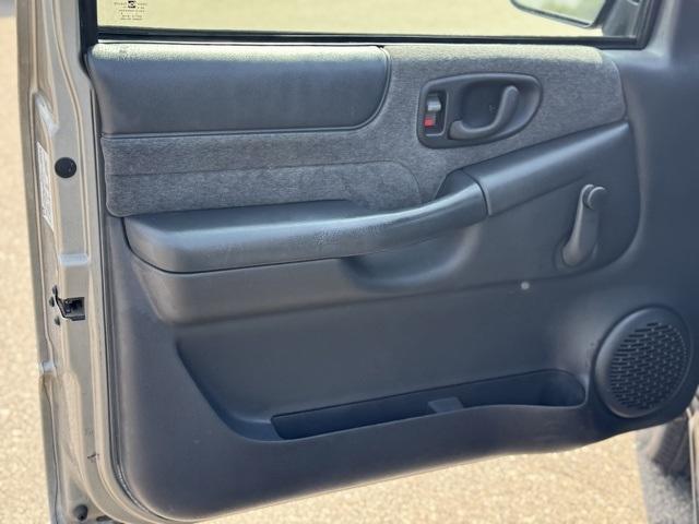 used 2002 Chevrolet S-10 car, priced at $9,999