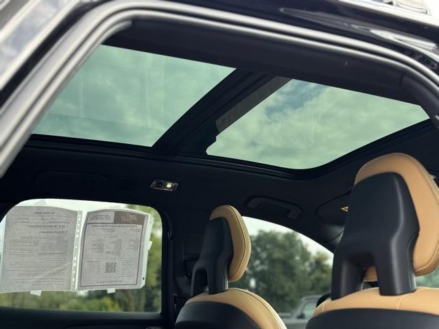 used 2018 Volvo XC60 Recharge Plug-In Hybrid car, priced at $19,420