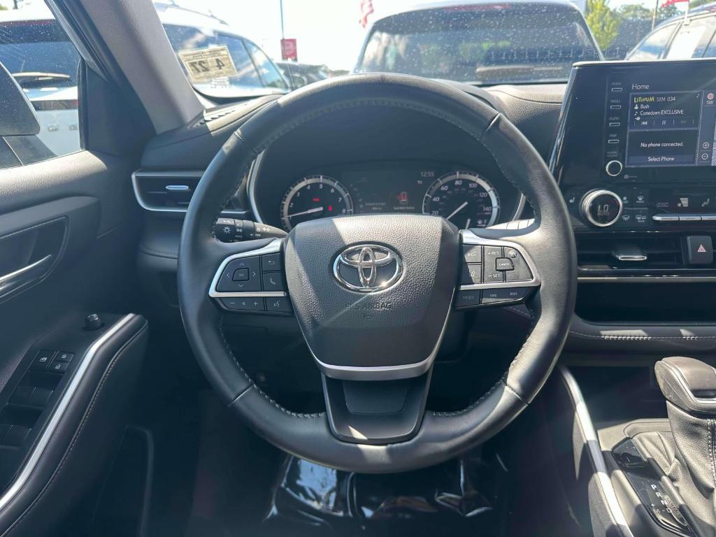 used 2022 Toyota Highlander car, priced at $36,607