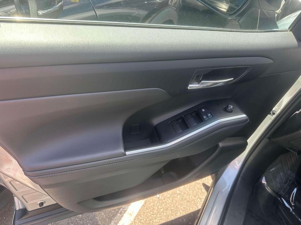 used 2022 Toyota Highlander car, priced at $36,607