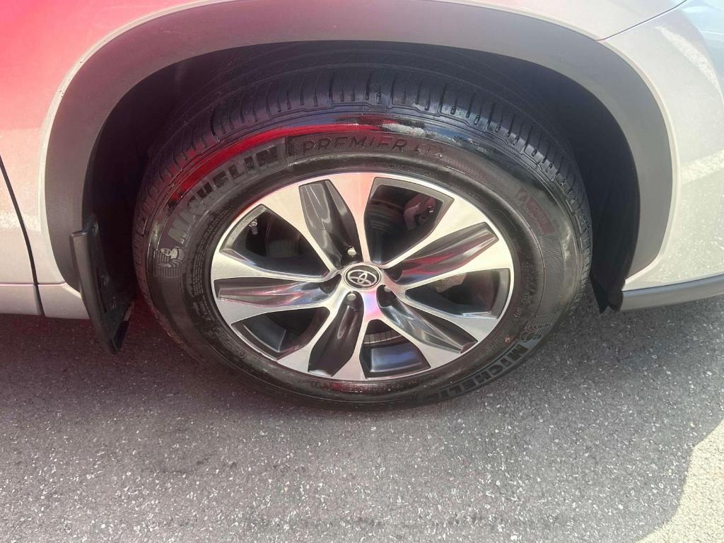 used 2022 Toyota Highlander car, priced at $36,607