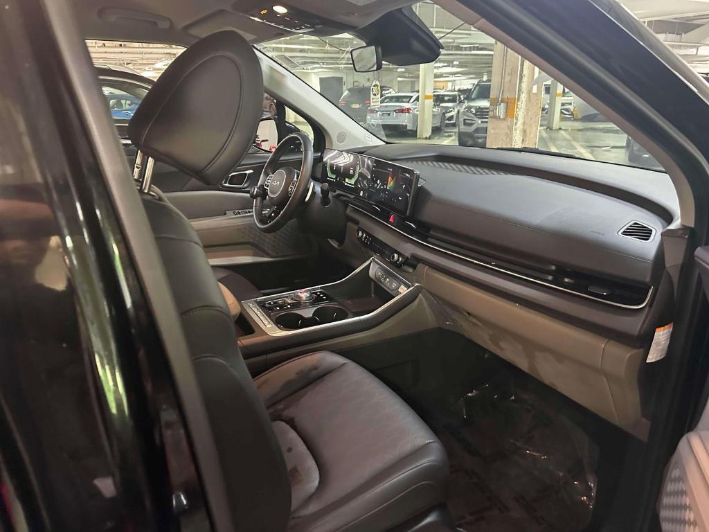 used 2025 Kia Carnival Hybrid car, priced at $40,491
