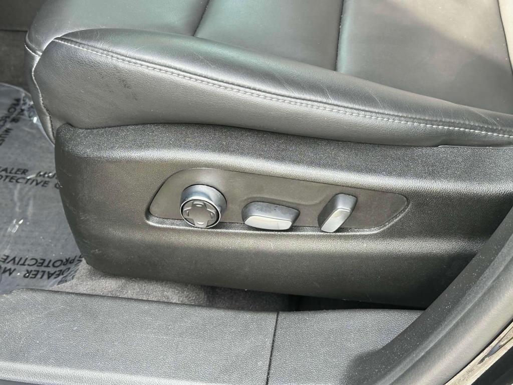used 2024 Cadillac XT4 car, priced at $32,491