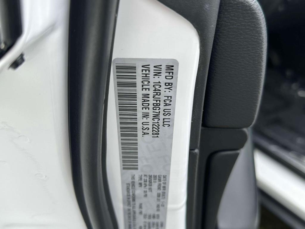 used 2022 Jeep Grand Cherokee WK car, priced at $24,491