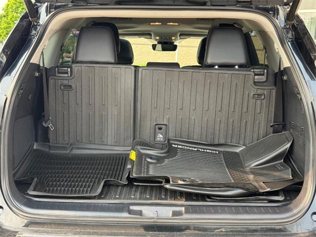 used 2020 Toyota Highlander car, priced at $32,427