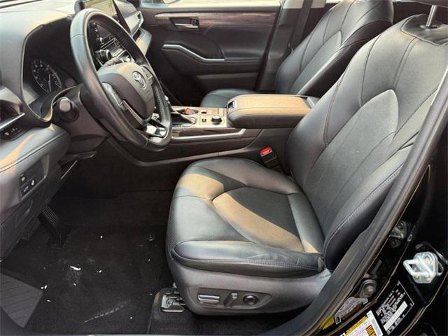 used 2020 Toyota Highlander car, priced at $32,427