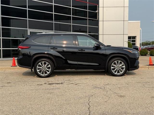 used 2020 Toyota Highlander car, priced at $32,427