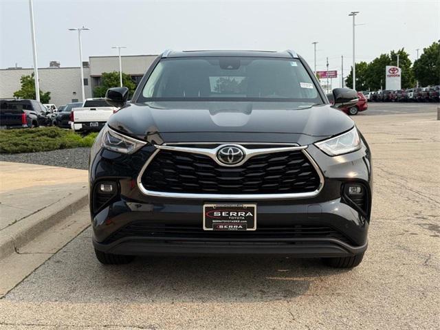 used 2020 Toyota Highlander car, priced at $32,427