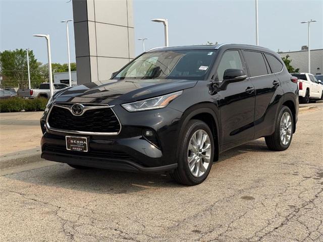 used 2020 Toyota Highlander car, priced at $32,427