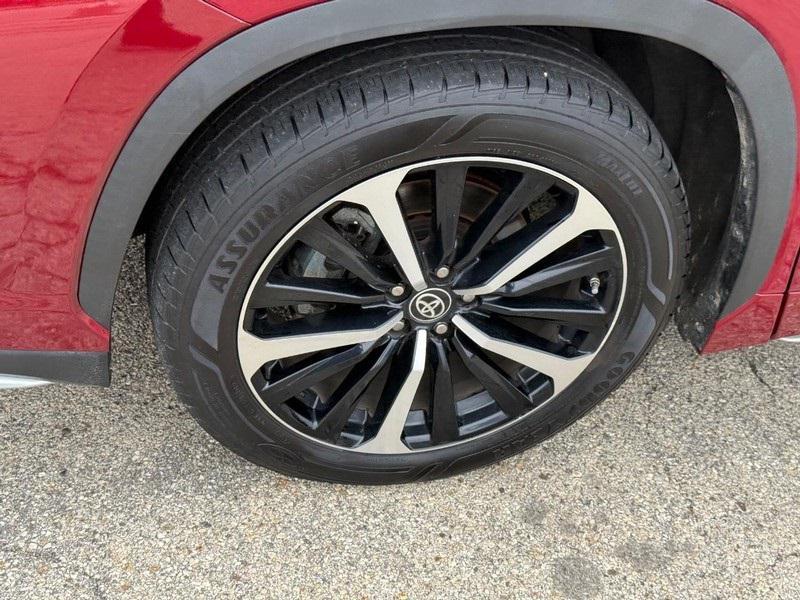 used 2021 Toyota Highlander car, priced at $33,771