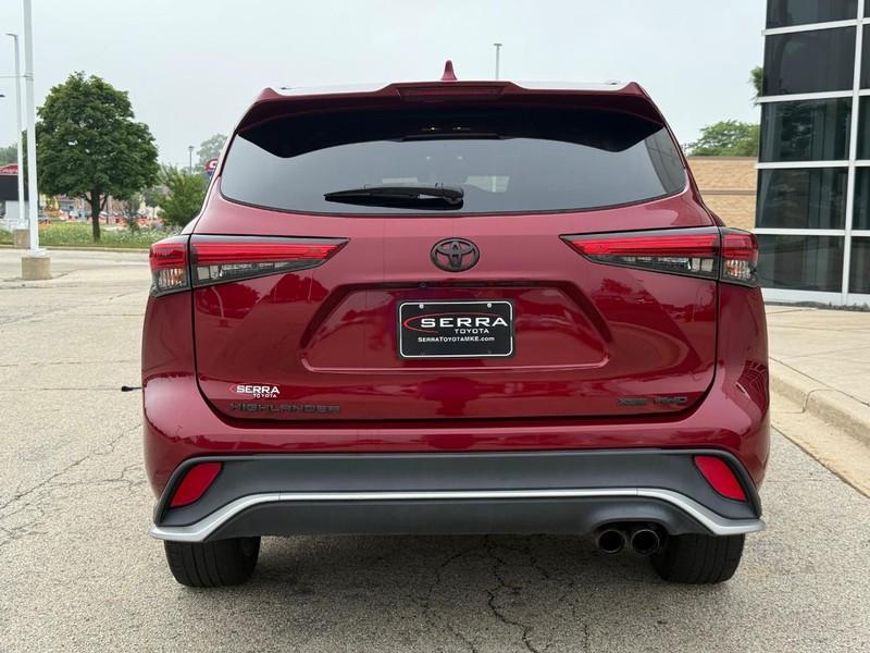 used 2021 Toyota Highlander car, priced at $33,445