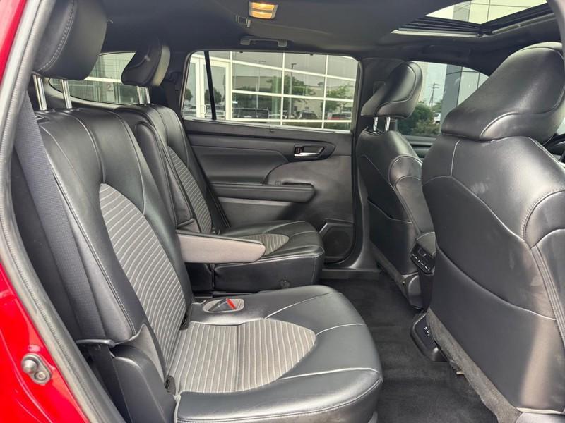 used 2021 Toyota Highlander car, priced at $33,445