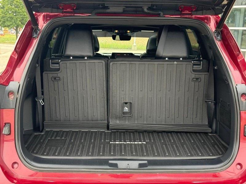 used 2021 Toyota Highlander car, priced at $33,771