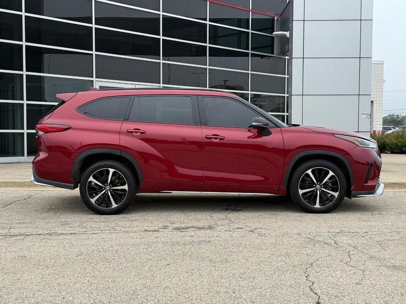 used 2021 Toyota Highlander car, priced at $33,771