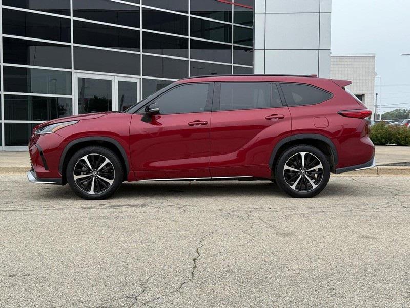 used 2021 Toyota Highlander car, priced at $33,771