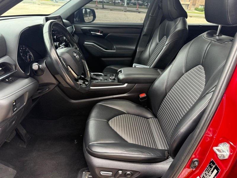 used 2021 Toyota Highlander car, priced at $33,771