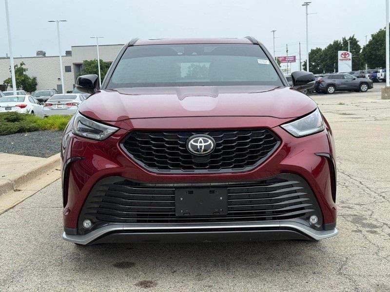 used 2021 Toyota Highlander car, priced at $33,771