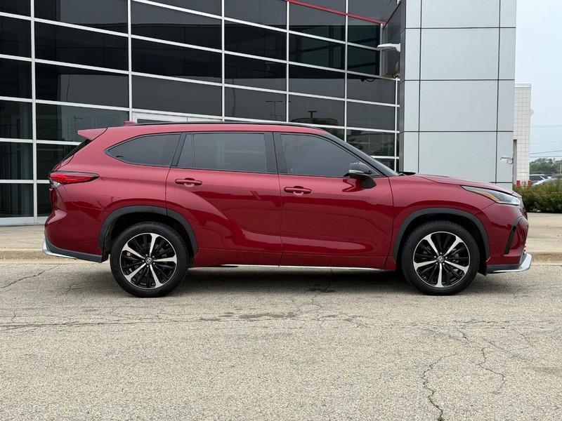 used 2021 Toyota Highlander car, priced at $33,445