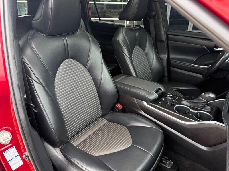 used 2021 Toyota Highlander car, priced at $33,771
