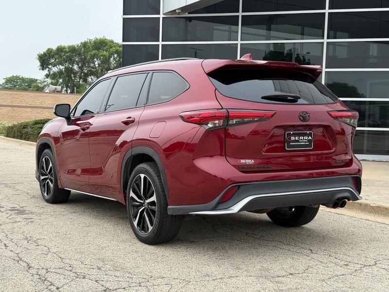 used 2021 Toyota Highlander car, priced at $33,771