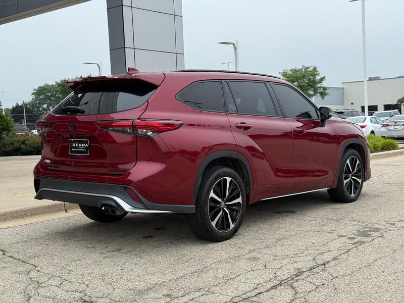 used 2021 Toyota Highlander car, priced at $33,445