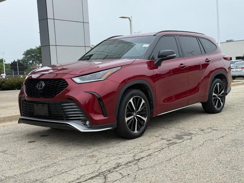 used 2021 Toyota Highlander car, priced at $33,771
