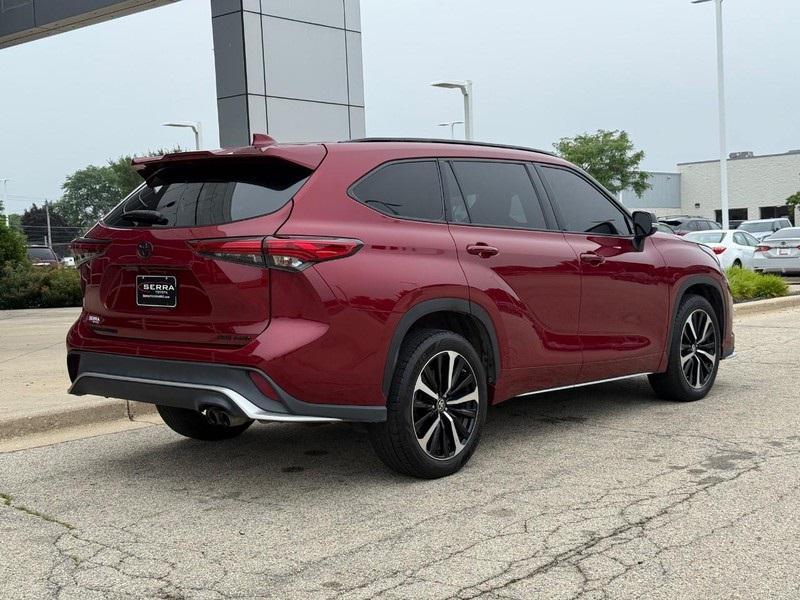 used 2021 Toyota Highlander car, priced at $33,771