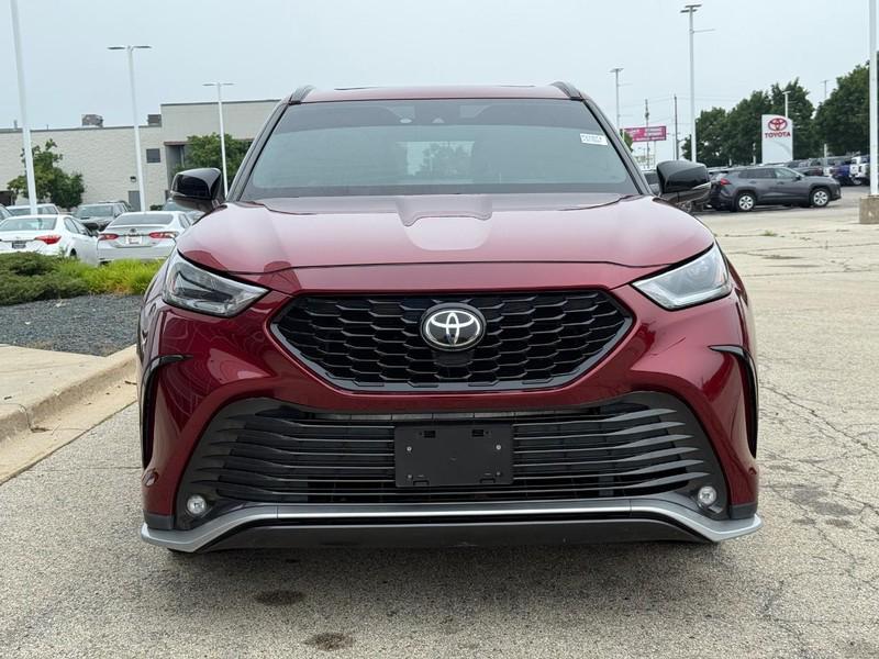 used 2021 Toyota Highlander car, priced at $33,445