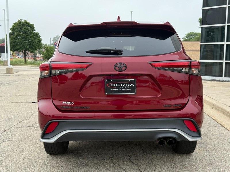 used 2021 Toyota Highlander car, priced at $33,771