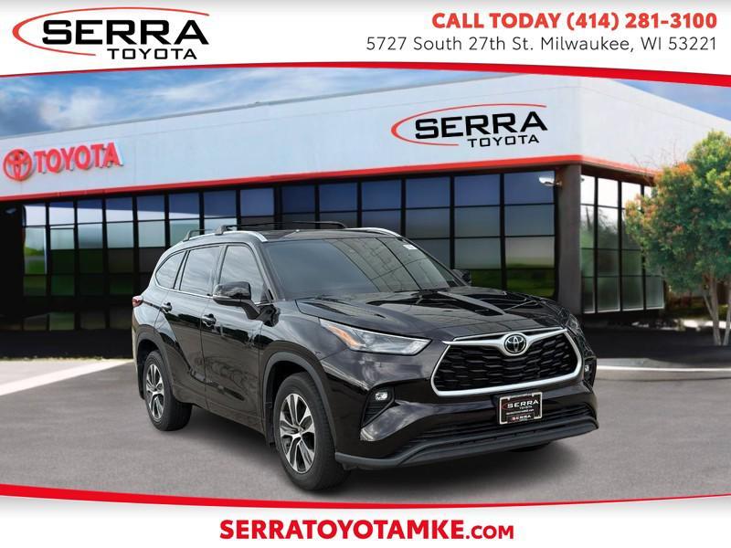 used 2022 Toyota Highlander car, priced at $31,500