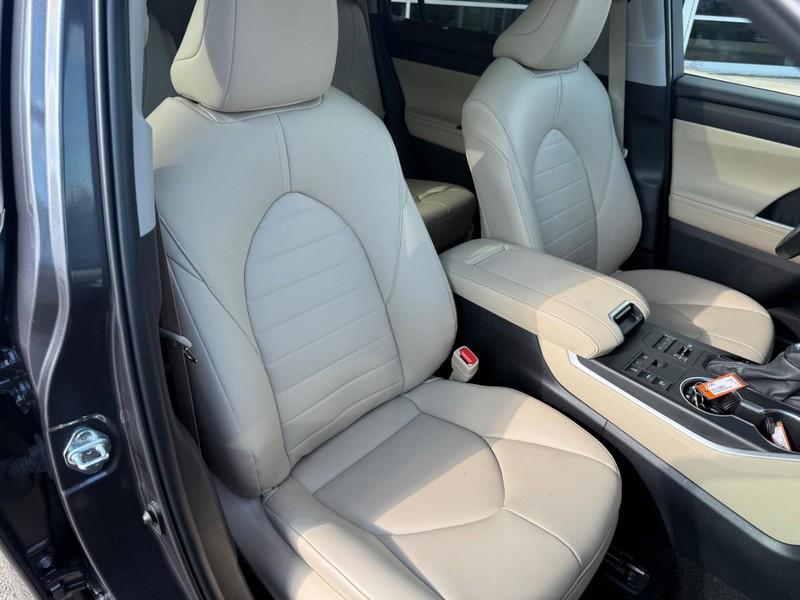 used 2024 Toyota Highlander car, priced at $44,965