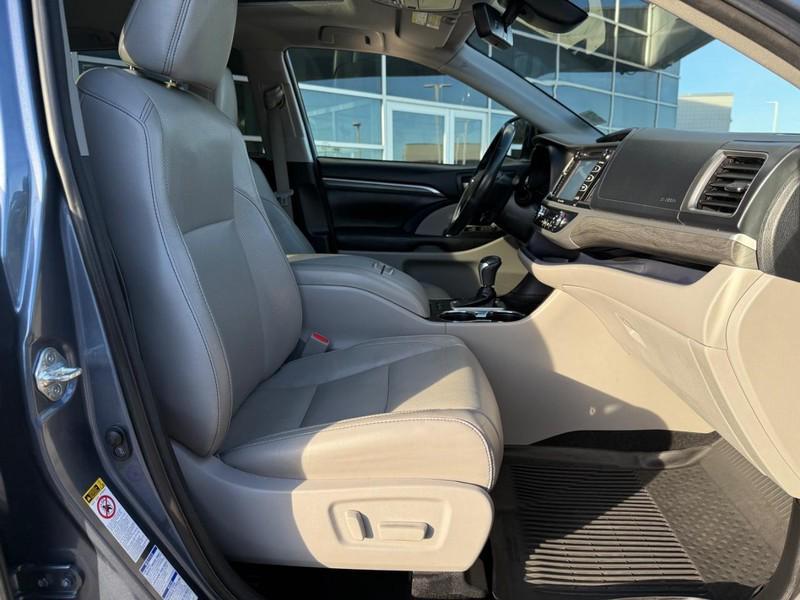 used 2018 Toyota Highlander car, priced at $25,777