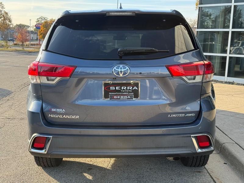 used 2018 Toyota Highlander car, priced at $25,777