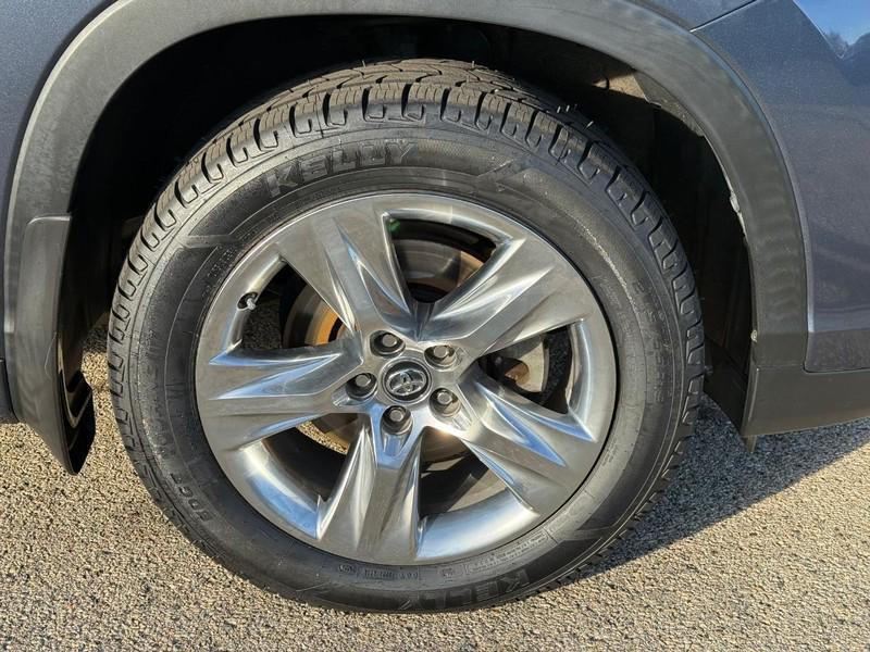 used 2018 Toyota Highlander car, priced at $25,777