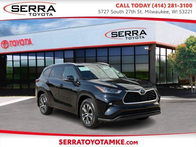 used 2022 Toyota Highlander car, priced at $37,770