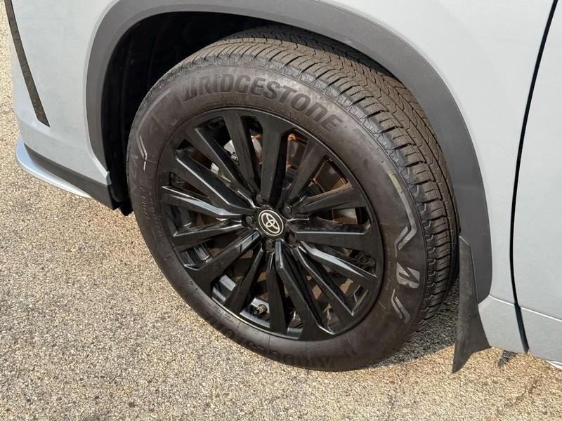 used 2025 Toyota Highlander car, priced at $48,550