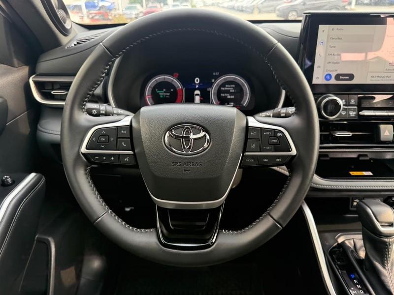 used 2025 Toyota Highlander car, priced at $48,550