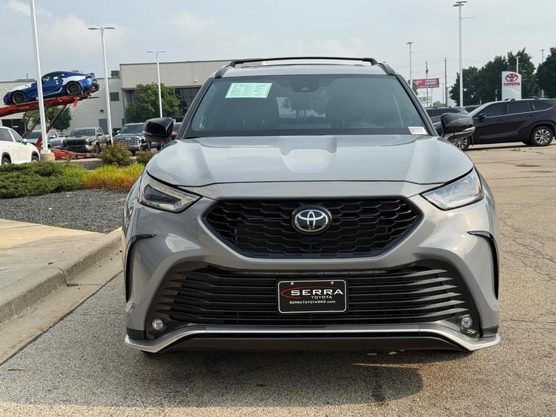 used 2025 Toyota Highlander car, priced at $48,550