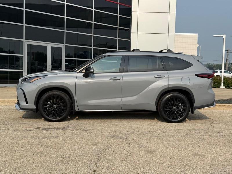 used 2025 Toyota Highlander car, priced at $48,550