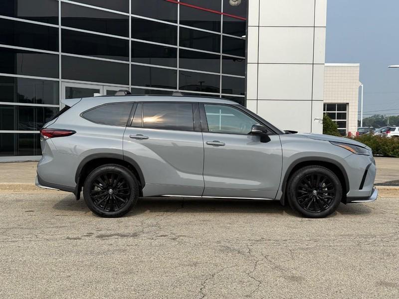 used 2025 Toyota Highlander car, priced at $48,550