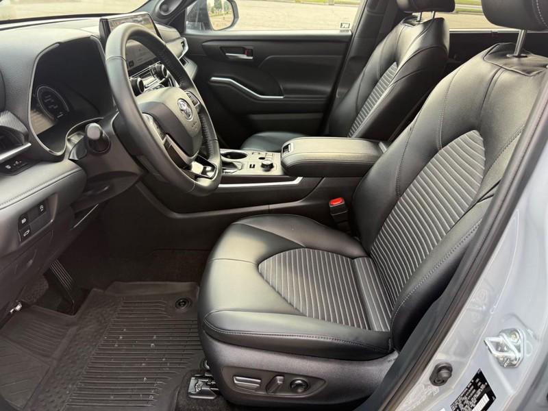 used 2025 Toyota Highlander car, priced at $48,550